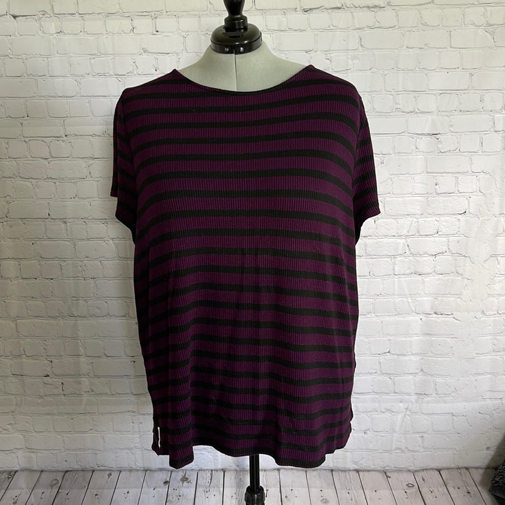 LANE BRYANT SIZE 26/28 PURPLE/BLACK SHORT SLEEVE BLOUSE